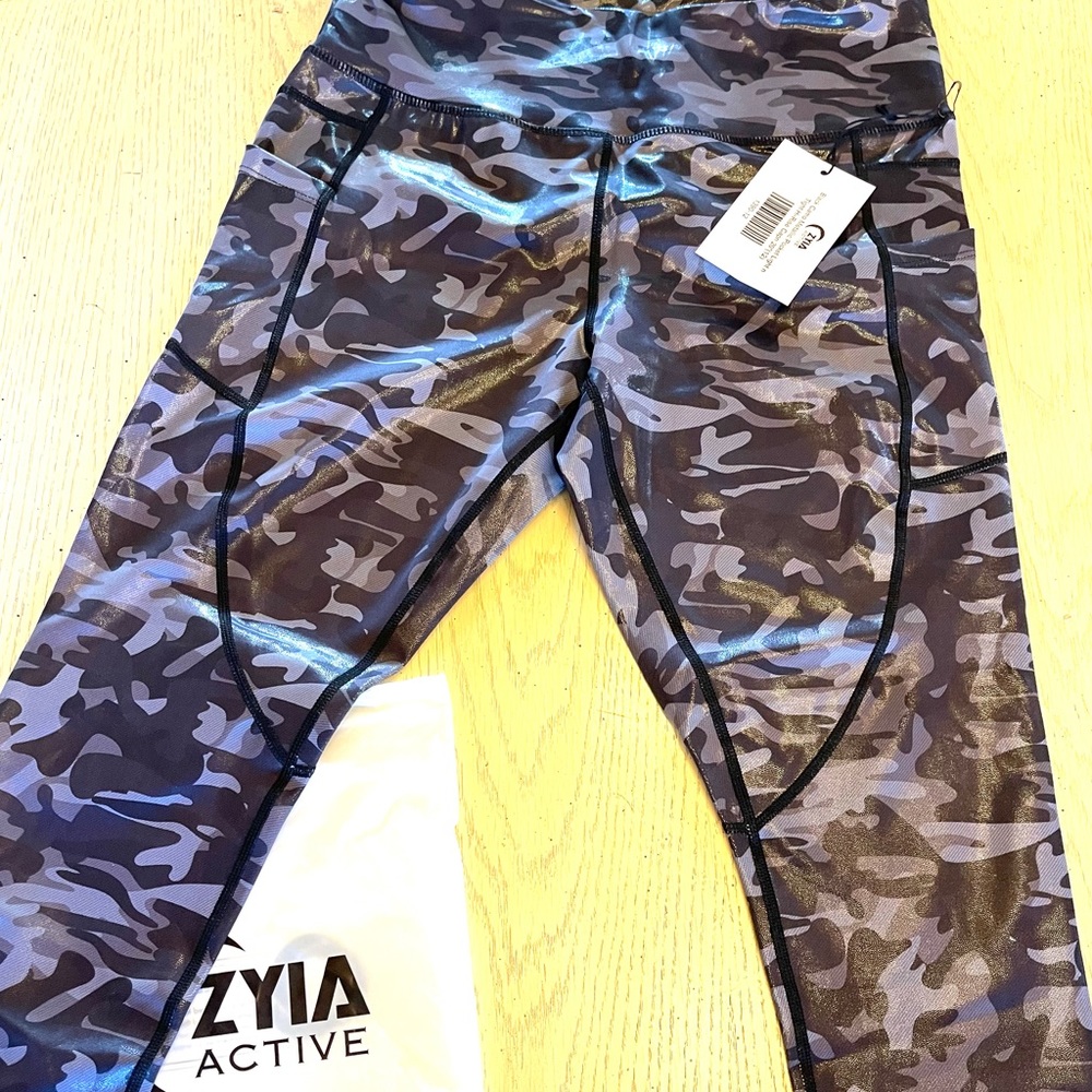 ZYIA - Black Camo Metallic Pocket Light n Tight Hi-Rise Capri 20”-Size 12